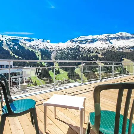 Penthouse 3-bedroom Apartment, Mountain Views, Large Terrasse, Piste Access Apartment *