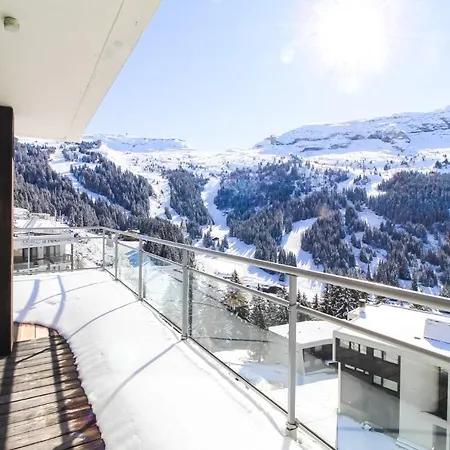Penthouse 3-bedroom Apartment, Mountain Views, Large Terrasse, Piste Access