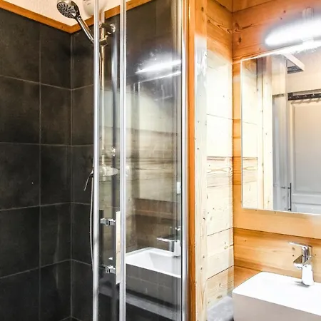 Penthouse 3-bedroom Apartment, Mountain Views, Large Terrasse, Piste Access Apartment