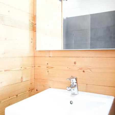 Penthouse 3-bedroom Apartment, Mountain Views, Large Terrasse, Piste Access Apartment *