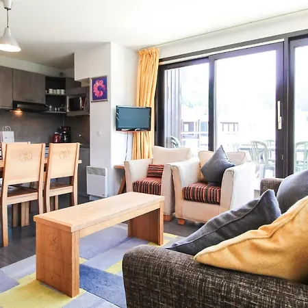 Penthouse 3-bedroom Apartment, Mountain Views, Large Terrasse, Piste Access