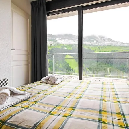 Penthouse 3-bedroom Apartment, Mountain Views, Large Terrasse, Piste Access *