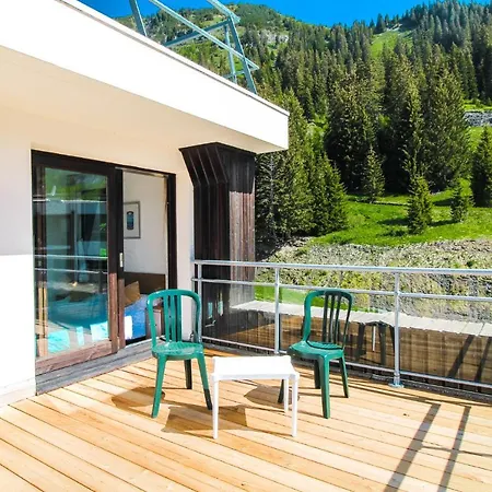Penthouse 3-bedroom Apartment, Mountain Views, Large Terrasse, Piste Access Apartment *