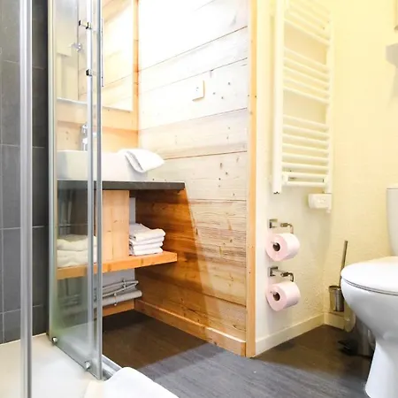 Penthouse 3-bedroom Apartment, Mountain Views, Large Terrasse, Piste Access Apartment *
