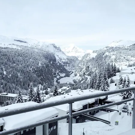 Penthouse 3-bedroom Apartment, Mountain Views, Large Terrasse, Piste Access Apartment *
