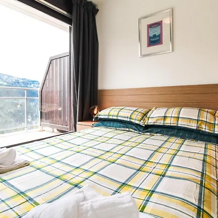 Penthouse 3-bedroom Apartment, Mountain Views, Large Terrasse, Piste Access