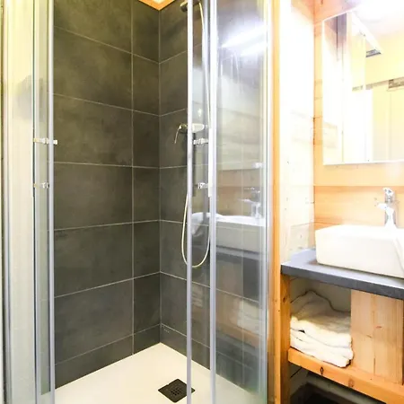 Penthouse 3-bedroom Apartment, Mountain Views, Large Terrasse, Piste Access Apartment