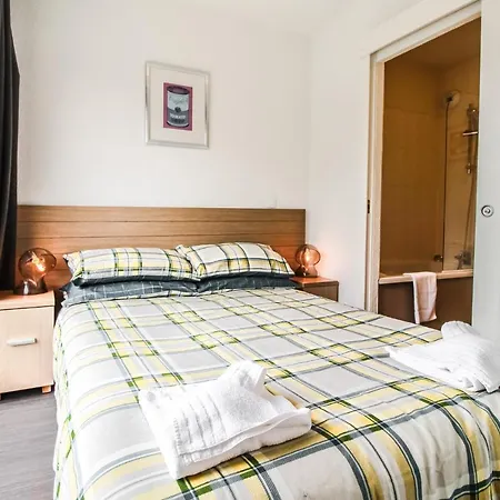 Penthouse 3-bedroom Apartment, Mountain Views, Large Terrasse, Piste Access Apartment *
