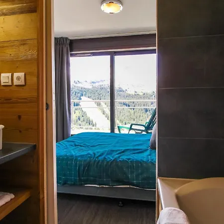 Penthouse 3-bedroom Apartment, Mountain Views, Large Terrasse, Piste Access
