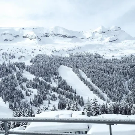 Penthouse 3-bedroom Apartment, Mountain Views, Large Terrasse, Piste Access Apartment