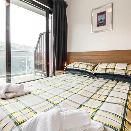Penthouse 3-bedroom Apartment, Mountain Views, Large Terrasse, Piste Access Apartment